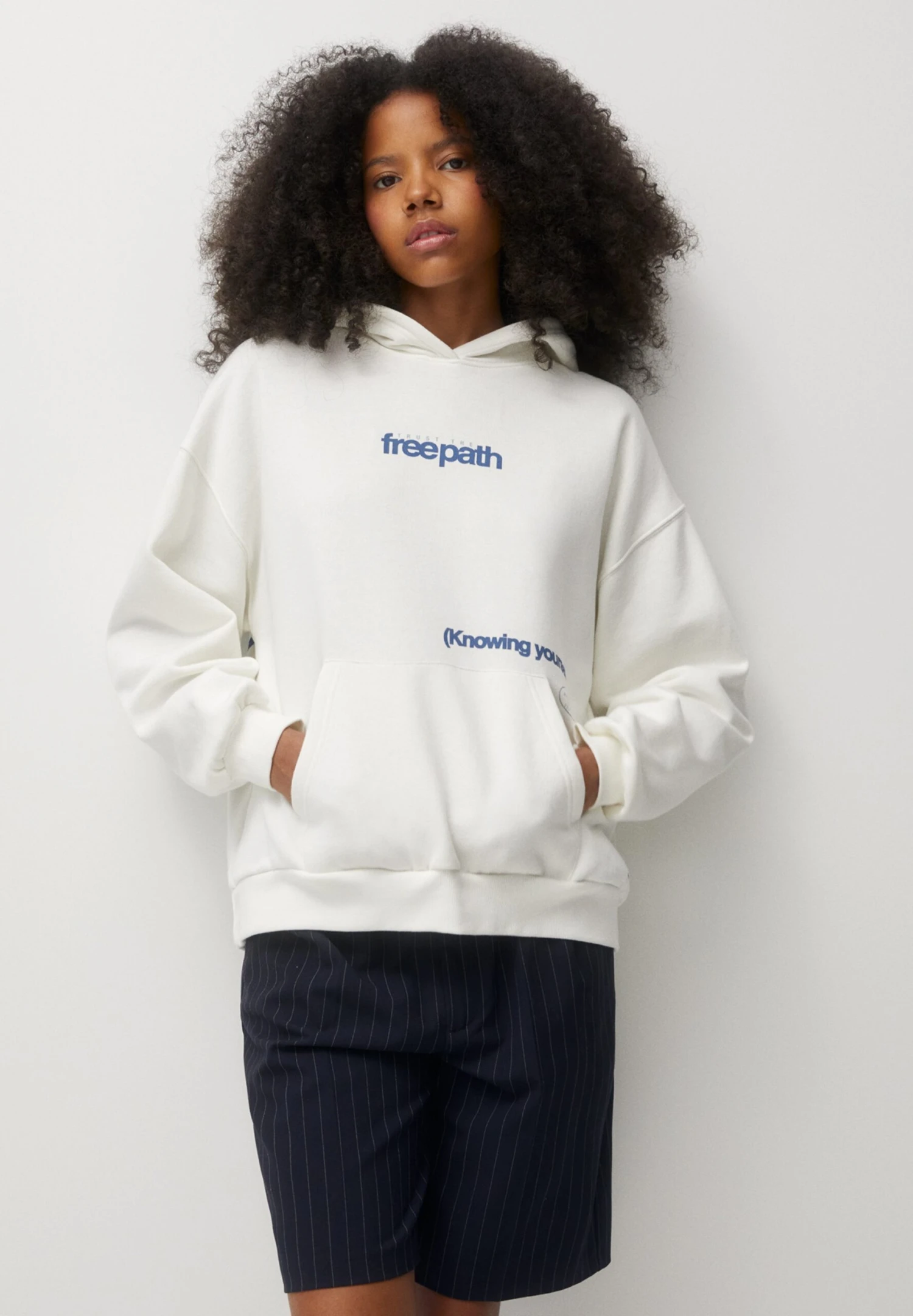 PULL & BEAR Follow Your Potential Felpa Con CappuccioWhite Donna Felpe PUC21J119-A11 3 PULL & BEAR Follow Your Potential Felpa Con CappuccioWhite Donna Felpe PUC21J119-A11