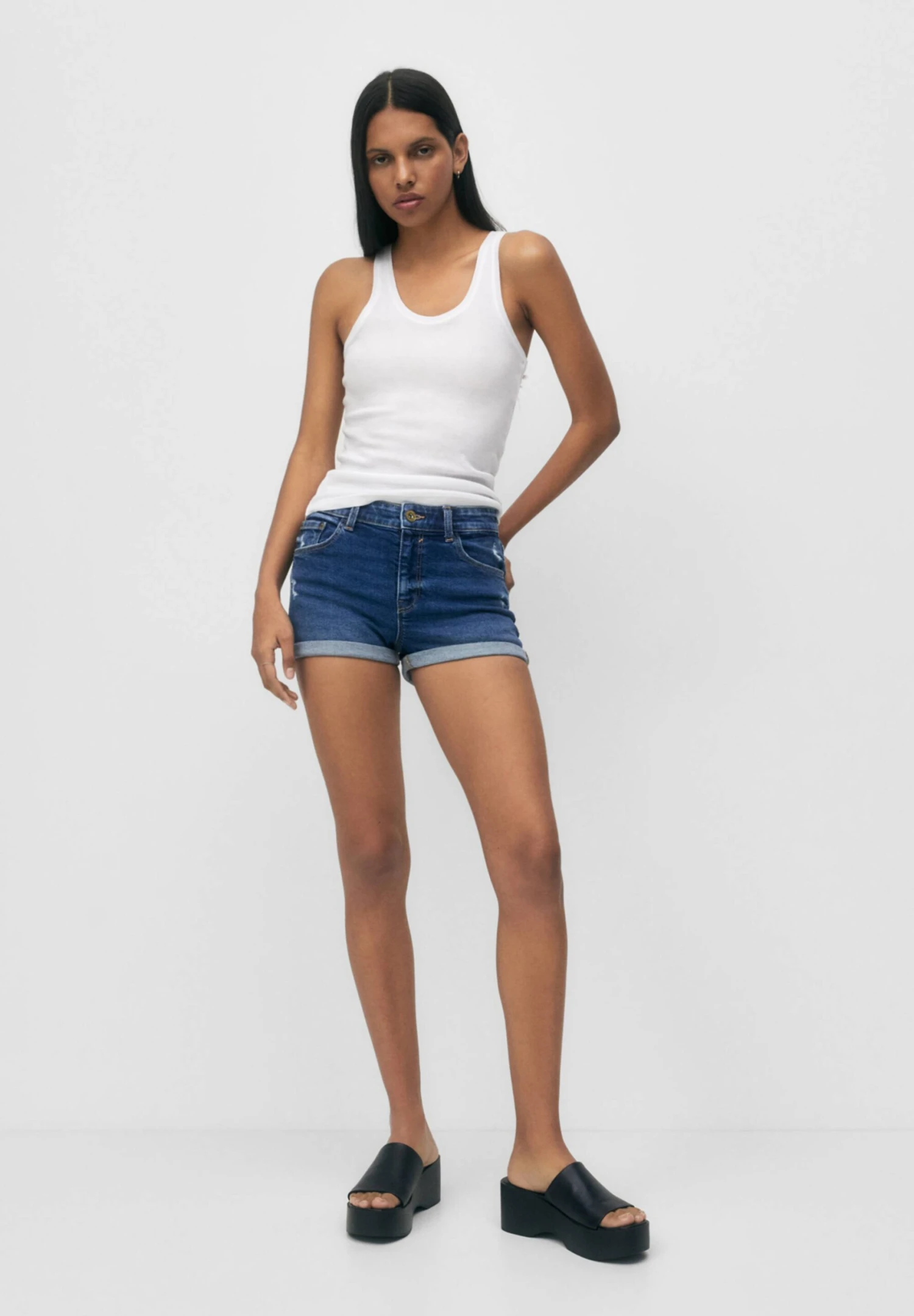 PULL & BEAR With Turn-Up HemsShorts Di JeansBlue Denim Donna Shorts PUC21S0D7-K11 4 PULL & BEAR With Turn-Up HemsShorts Di JeansBlue Denim Donna Shorts PUC21S0D7-K11 - immagine 2