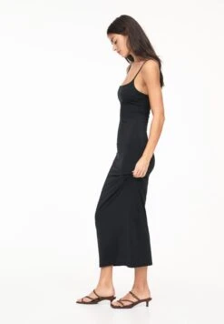 PULL & BEAR MIDI - Vestito Di Maglina - Black -Pull & Bear 69fb201fb2804cb591aee37f5e3c10b5