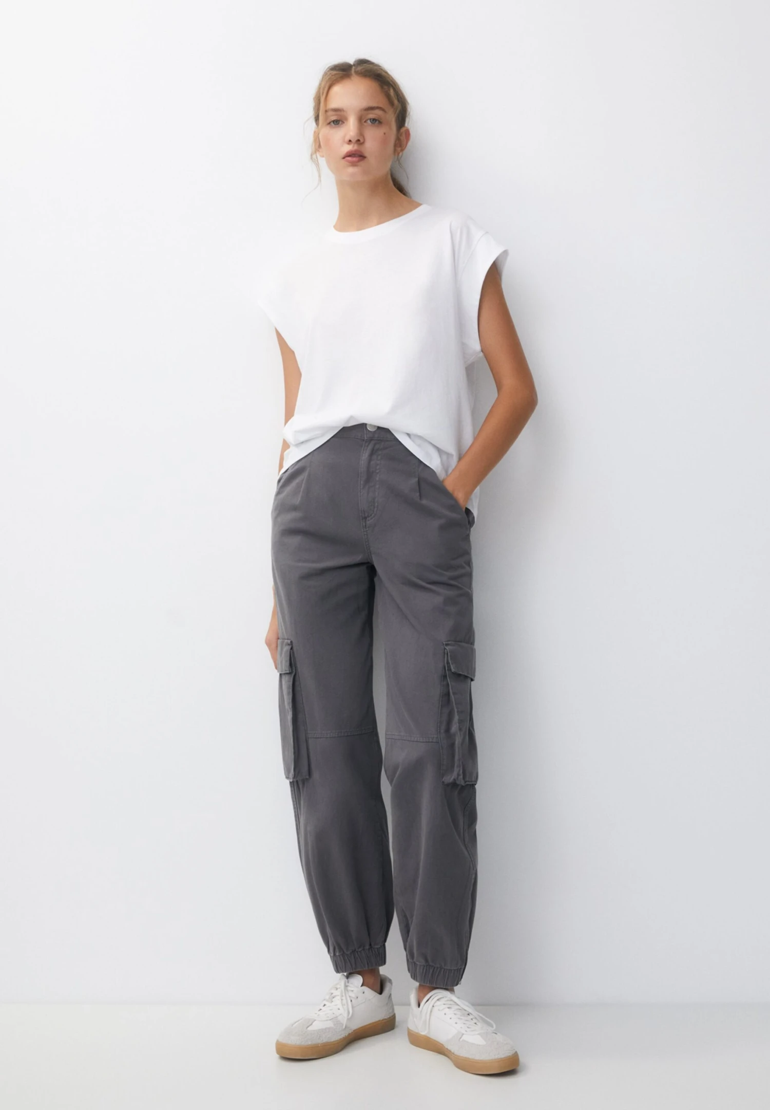 PULL & BEAR Pantaloni CargoGrey Donna Pantaloni PUC21A0VO-C11 4 PULL & BEAR Pantaloni CargoGrey Donna Pantaloni PUC21A0VO-C11 - immagine 2
