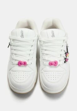PULL & BEAR SKATER WITH HELLO KITTY CHARMS - Sneakers Basse - White -Pull & Bear 6c81e03f07eb4743884a43ca626ae7c7