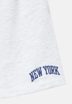 PULL & BEAR New York Jogging - Bermuda - Pantaloni Sportivi - Grey -Pull & Bear 71bf35df89064b93b3f5045f5f76c458