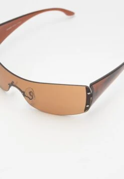 PULL & BEAR Narrow VisorOcchiali Da SoleLight Brown Donna Occhiali Da Sole PUC51K01J-O11 11 PULL & BEAR Narrow VisorOcchiali Da SoleLight Brown Donna Occhiali Da Sole PUC51K01J-O11 -Pull & Bear 7314cb7e8b8f4ec4a20fd12c2b685291