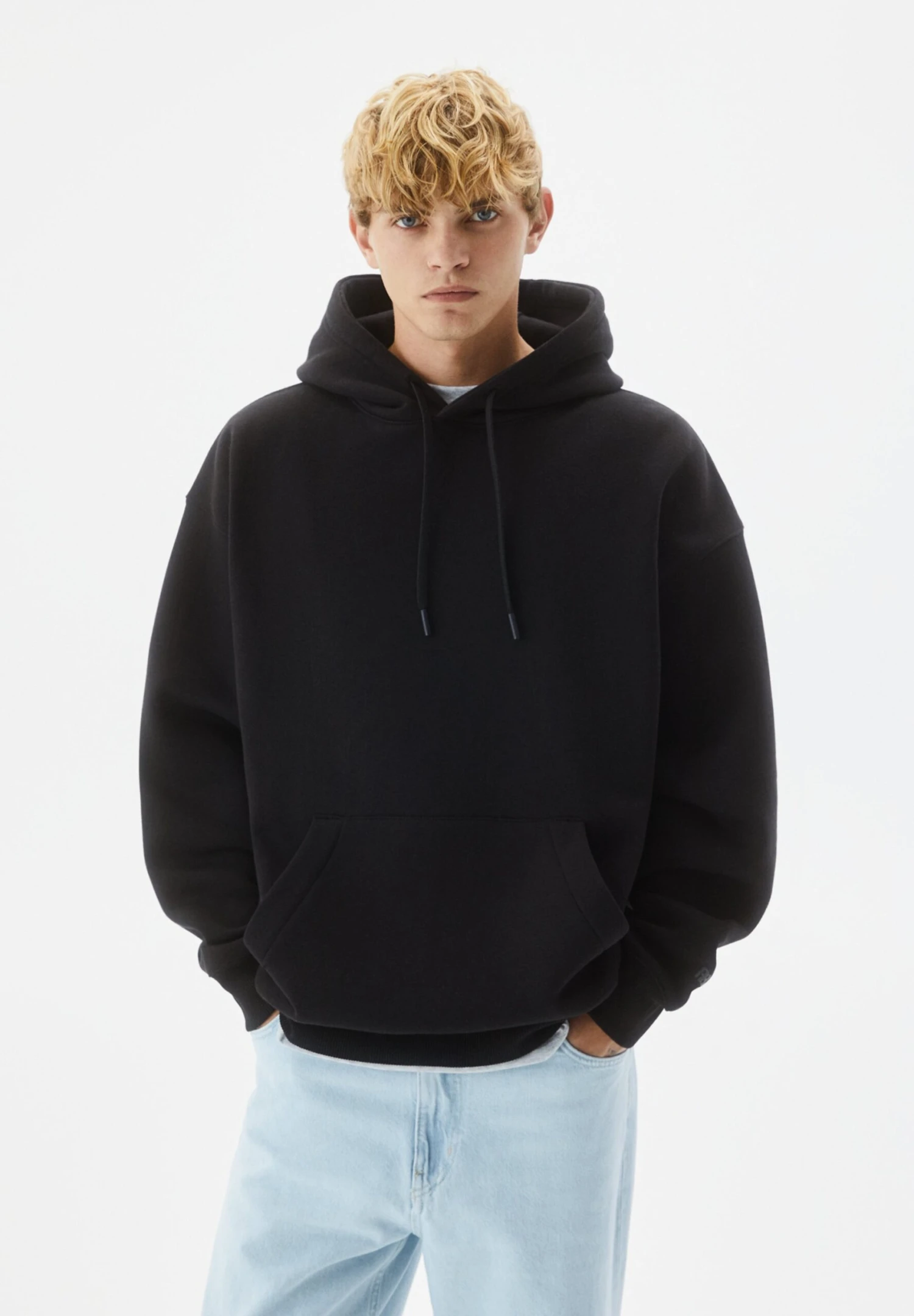PULL & BEAR Basic Coloured - Felpa Con Cappuccio - Black 5 PULL & BEAR Basic Coloured - Felpa Con Cappuccio - Black - immagine 3