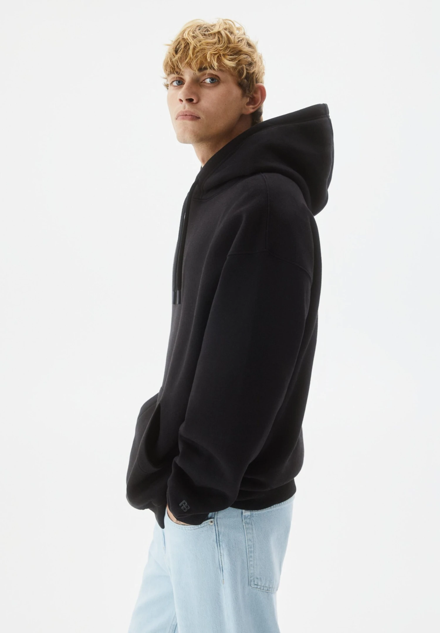 PULL & BEAR Basic Coloured - Felpa Con Cappuccio - Black 8 PULL & BEAR Basic Coloured - Felpa Con Cappuccio - Black - immagine 6