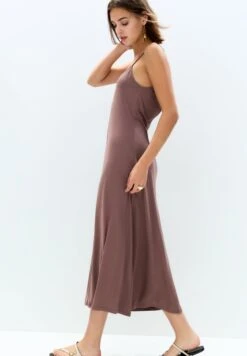 PULL & BEAR FLOWING STRAPPY - MIDI - Vestito Di Maglina - Pink -Pull & Bear 76f0e0143e544b37952540ab0e061cc6