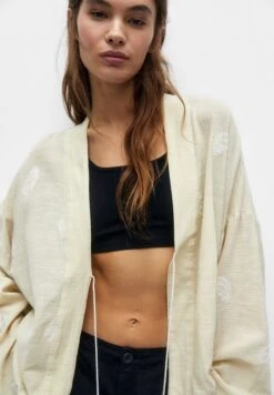 PULL & BEAR Rustic With EmbroideryGiacca LeggeraWhite Donna Giacche E Blazer PUC21G0I1-A11 10 PULL & BEAR Rustic With EmbroideryGiacca LeggeraWhite Donna Giacche E Blazer PUC21G0I1-A11 -Pull & Bear 770cdaf5068149f6ae9a6402933893ad