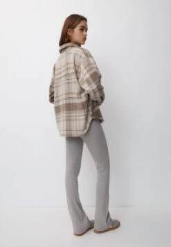 PULL & BEAR CheckGiacca Da Mezza StagioneSand Donna Giacche E Blazer PUC21G0IN-B11 -Pull & Bear 775daeeb48a640a4be6d797663a421b9