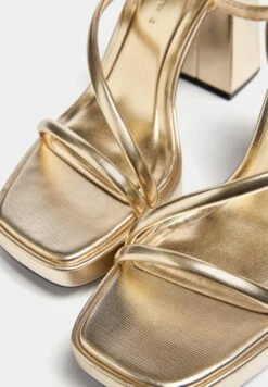 PULL & BEAR Sandali Con PlateauGold Coloured Donna Tacchi Alti PUC11A0LE-F11 -Pull & Bear 7b03ecfd2de14871b26b94372001c920