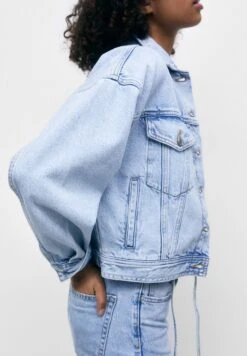 PULL & BEAR Giacca Di JeansStone Blue Denim Donna Giacche E Blazer PUC21G0H5-K11 -Pull & Bear 7c4298fbcf214cc187275a4d22bd3061