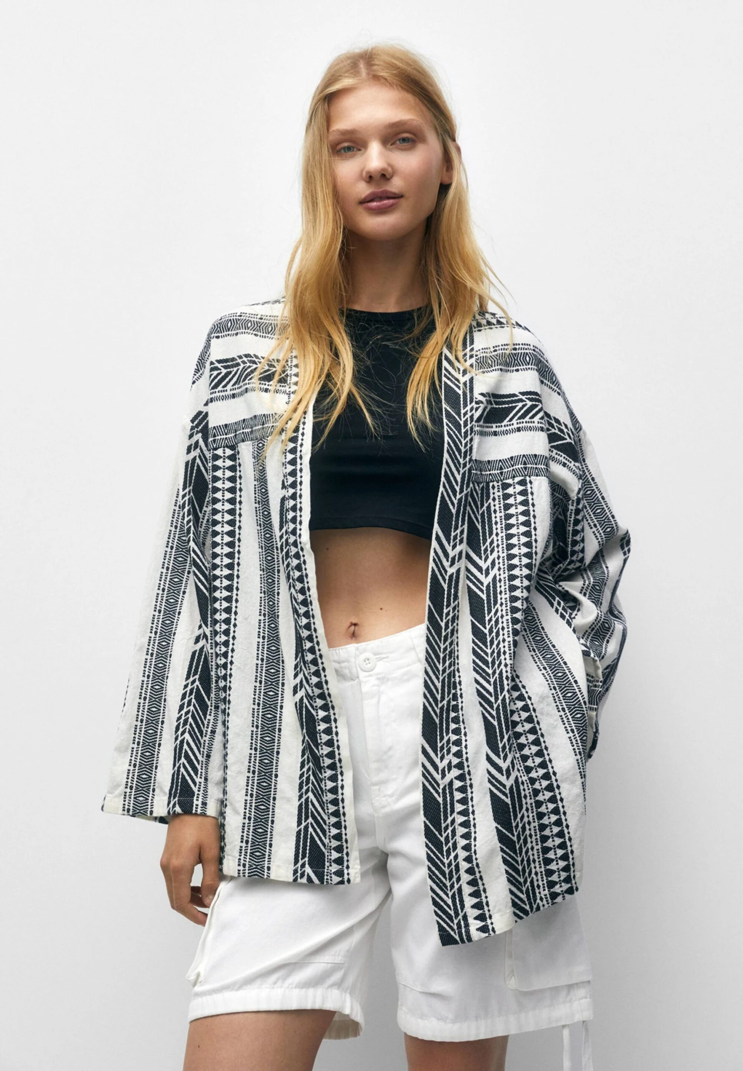 PULL & BEAR Geometric PrintBlazerWhite Donna Giacche E Blazer PUC21G0HZ-A11 3 PULL & BEAR Geometric PrintBlazerWhite Donna Giacche E Blazer PUC21G0HZ-A11