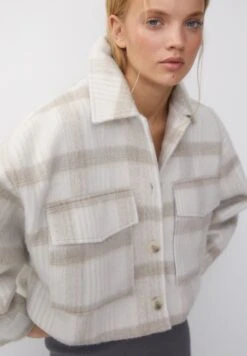PULL & BEAR Cropped Check With PocketsGiacca Da Mezza StagioneSand Donna Giacche E Blazer PUC21G0IO-B11 -Pull & Bear 7edf754e1cab4cd6b926a8f5cd20d954