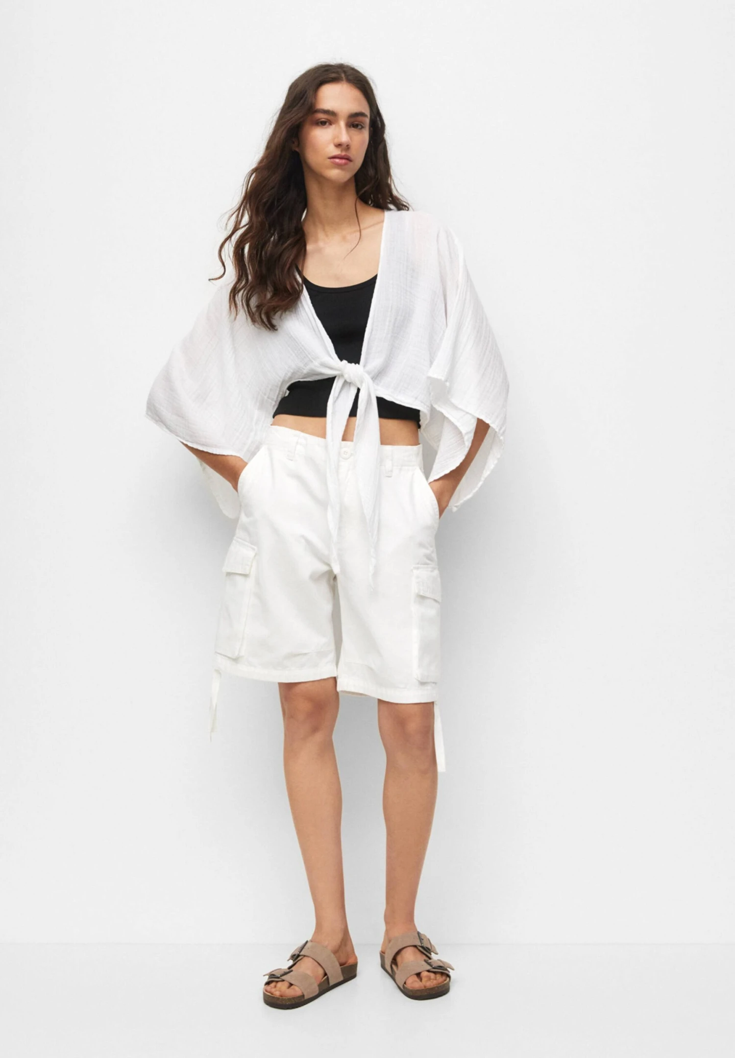 PULL & BEAR Oversize Cropped Kimono Giacca LeggeraWhite Donna Giacche E Blazer PUC21G0HW-A11 4 PULL & BEAR Oversize Cropped Kimono Giacca LeggeraWhite Donna Giacche E Blazer PUC21G0HW-A11 - immagine 2