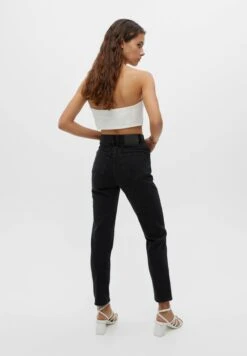 PULL & BEAR Mom Fit - Jeans Tapered Fit - Black -Pull & Bear 7ffc6d9cdf204c8b843687f189ff9492