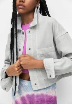 PULL & BEAR Cropped With PocketsGiacca LeggeraOff White Donna Giacche E Blazer PUC21G0HP-M11 12 PULL & BEAR Cropped With PocketsGiacca LeggeraOff White Donna Giacche E Blazer PUC21G0HP-M11 -Pull & Bear 81c2077991f44e05b552d0bbcd820c5f