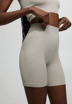 PULL & BEAR Seamless- Shorts - Beige -Pull & Bear 8299b4e0ec364a5e94a14550a74f126e