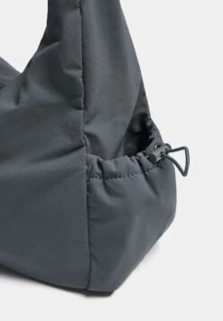 PULL & BEAR ParachuteBorsa A ManoGrey Donna Borse PUC51H0I2-C11 -Pull & Bear 82b51a5ec19948349dea4b1ad1b2cb90