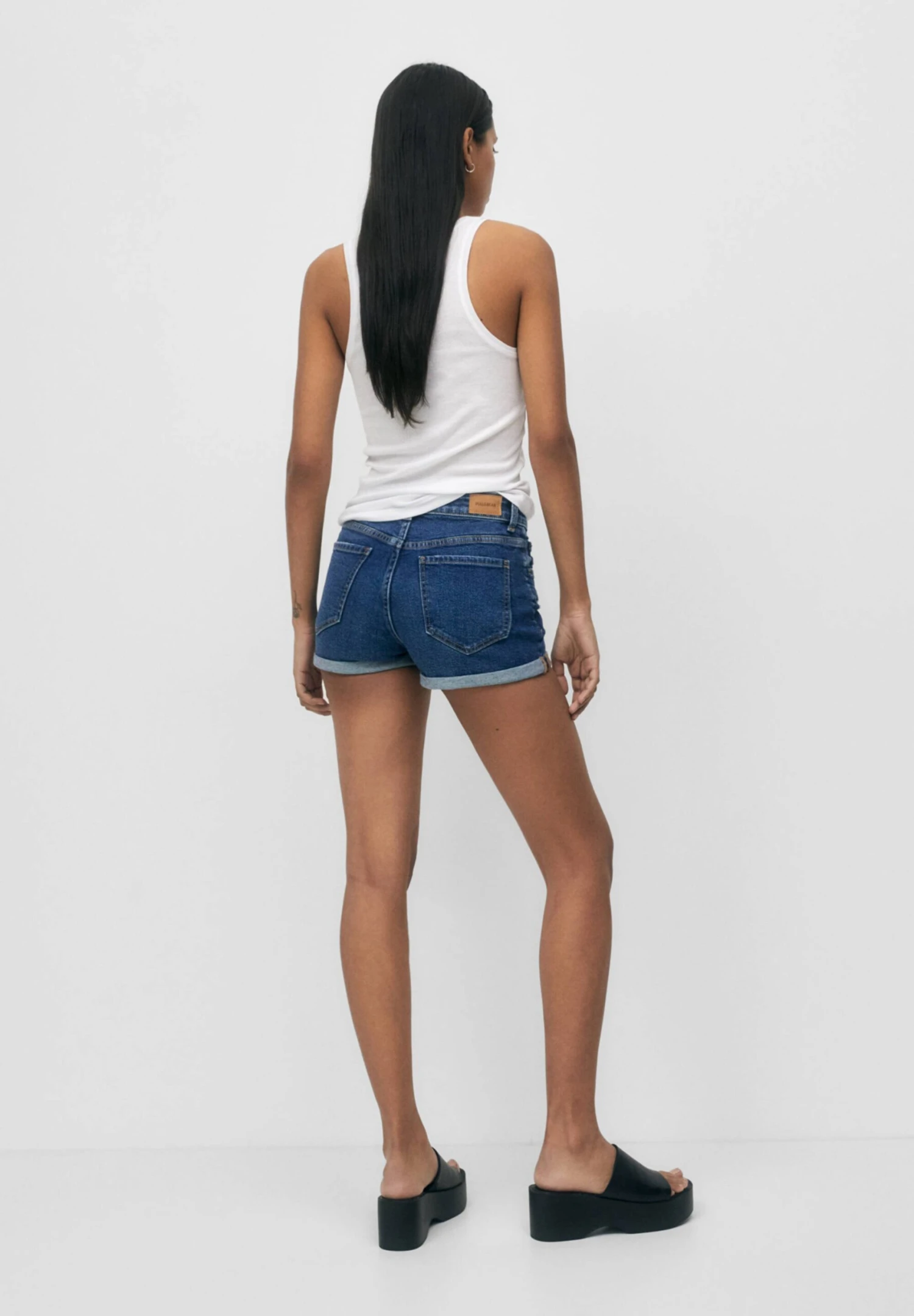 PULL & BEAR With Turn-Up HemsShorts Di JeansBlue Denim Donna Shorts PUC21S0D7-K11 5 PULL & BEAR With Turn-Up HemsShorts Di JeansBlue Denim Donna Shorts PUC21S0D7-K11 - immagine 3