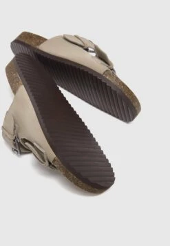 PULL & BEAR With BucklesCiabattineGrey Donna Ciabatte E Zoccoli PUC11A0KB-C11 -Pull & Bear 87bb95b6cc414e84a70b12a8ba620e89