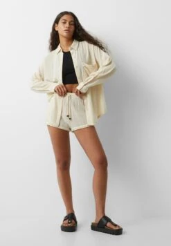 PULL & BEAR Rustic With Frayed TrimsShortsWhite Donna Shorts PUC21S0EC-A11 -Pull & Bear 87cbdd737f09484984214875e7546418