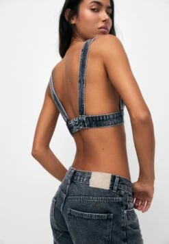 PULL & BEAR Mid-Rise With Crossover Waistband - Shorts Di Jeans - Black -Pull & Bear 8a55d8ba156746c8b3956d97cfb21382