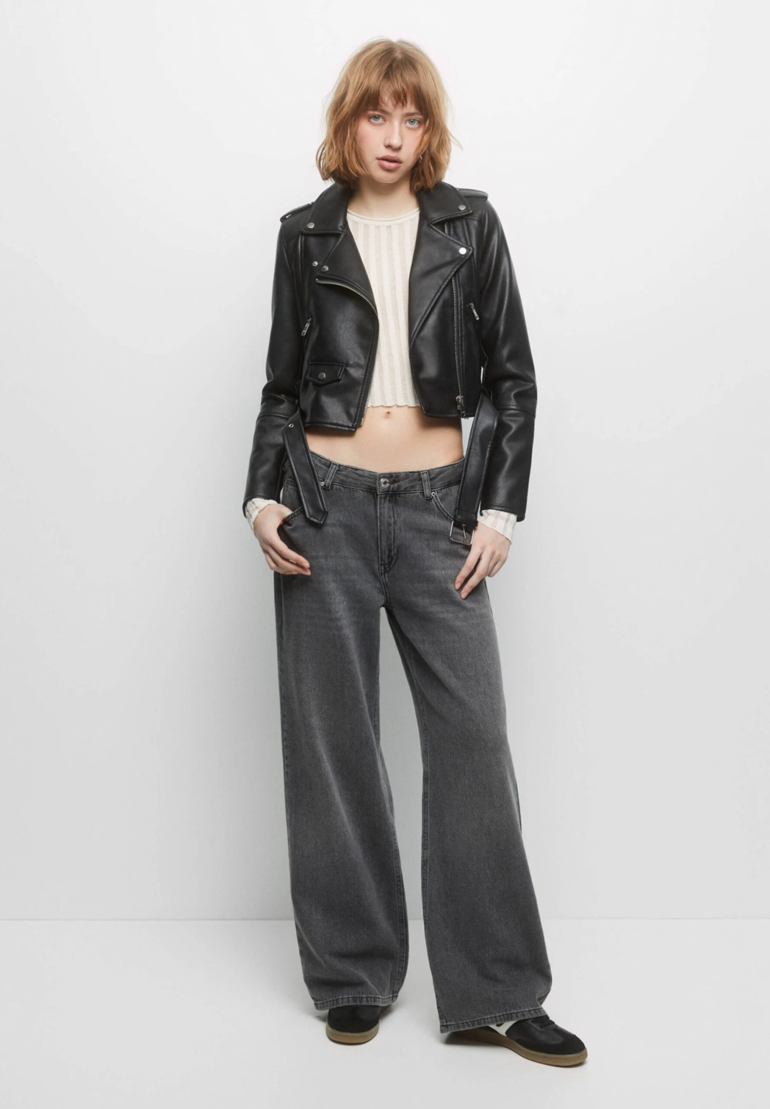 PULL & BEAR With Side ZipGiacca In SimilpelleBlack Donna Giacche E Blazer PUC21G0F0-Q11 4 PULL & BEAR With Side ZipGiacca In SimilpelleBlack Donna Giacche E Blazer PUC21G0F0-Q11 - immagine 2