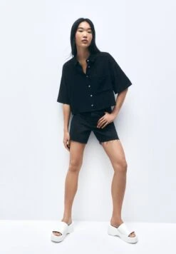 PULL & BEAR Cropped Short SleeveCamiciaBlack Donna Camicie E Bluse PUC21E103-Q11 -Pull & Bear 942cfbb36ca2412e90a64170fa531b6e