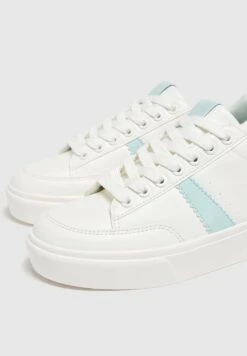 PULL & BEAR Minimalist With Side Stripe DetailSneakers BasseLight Blue Donna Sneakers PUC11A0LU-K11 -Pull & Bear 94981864216c4b978e2c9ca21bade0a4