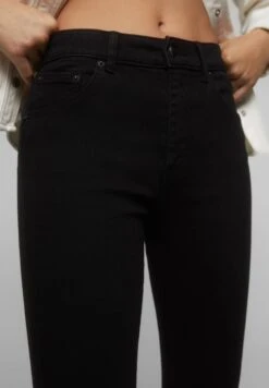 PULL & BEAR Push Up Jeans Skinny FitBlack Donna Jeans PUC21N0K1-Q11 -Pull & Bear 9bb5751c6b3340cd99a09da8d14add16
