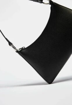 PULL & BEAR With RingsBorsa A ManoBlack Donna Borse PUC51H0HP-Q11 -Pull & Bear 9db6c7943c214baa849114b9ac669f65