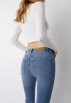 PULL & BEAR Cropped - Maglione - Beige -Pull & Bear 9dd2f3a4985f4e2a9ed0befe3ba3dfd7