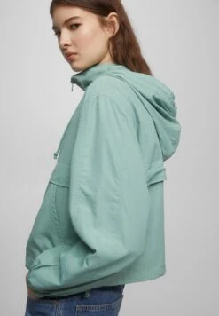 PULL & BEAR With PocketsGiacca LeggeraGreen Donna Giacche E Blazer PUC21G0GP-M11 -Pull & Bear 9e1345380c104c228817175fd7fe7a89