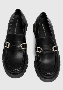 PULL & BEAR Mit Metallapplikation - Scarpe Senza Lacci - Black -Pull & Bear 9e44f00de22e44f287bf2e5adf95fb31