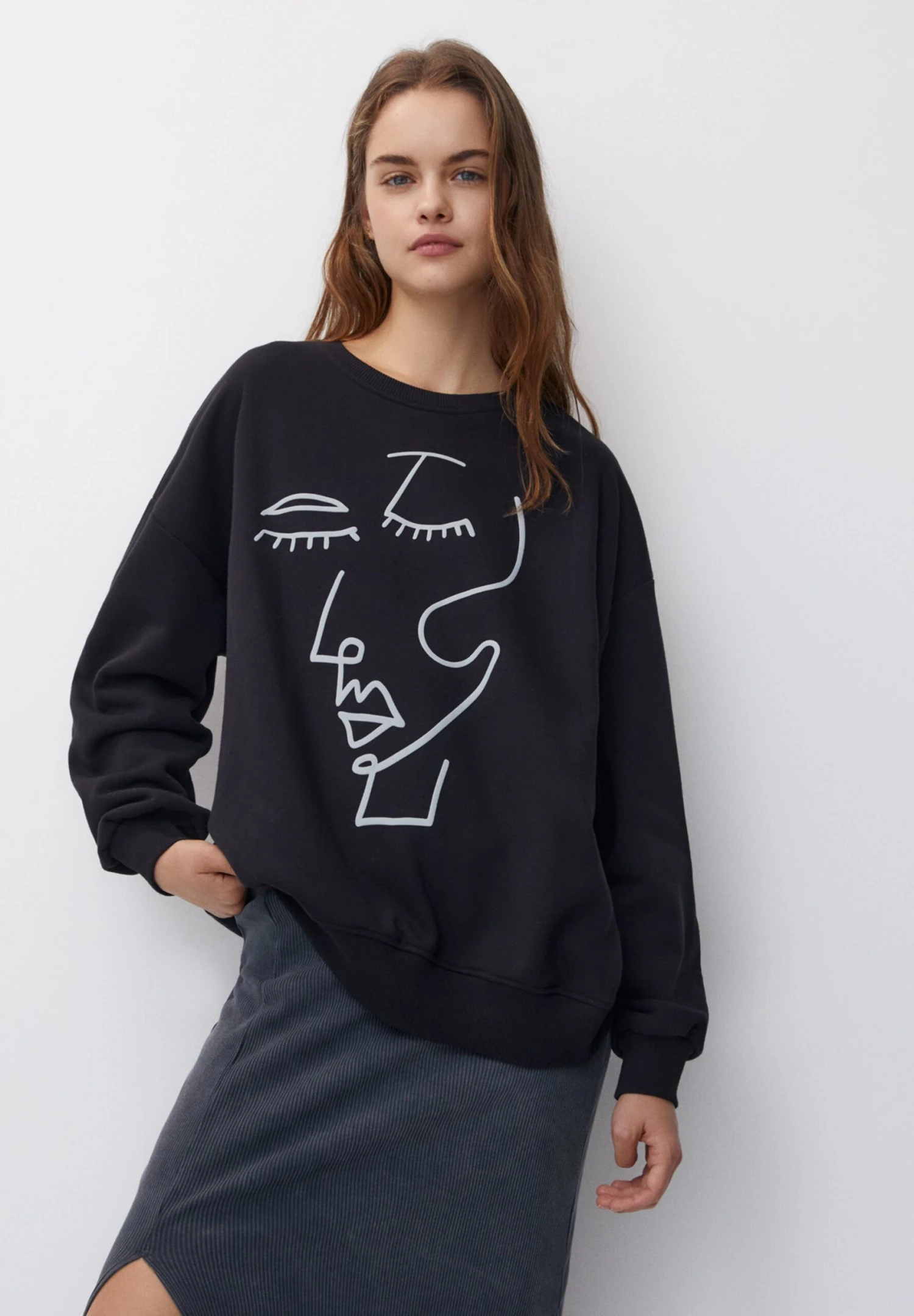 PULL & BEAR With Face Graphic FelpaBlack Donna Felpe PUC21J11P-Q11 3 PULL & BEAR With Face Graphic FelpaBlack Donna Felpe PUC21J11P-Q11