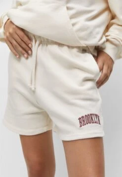 PULL & BEAR Brooklyn Jogger Bermuda- Pantaloni Sportivi - Beige 12 PULL & BEAR Brooklyn Jogger Bermuda- Pantaloni Sportivi - Beige -Pull & Bear 9f0d0f19e73544c9b291916b37547f94