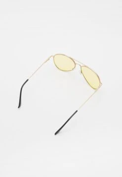 PULL & BEAR Aviator With LensesOcchiali Da SoleYellow Donna Occhiali Da Sole PUC51K01I-E11 -Pull & Bear 9f2b0a282d93410fb4b60f6b28e66ccd