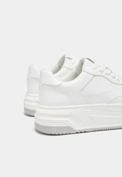 PULL & BEAR Mit DickerSneakers BasseWhite Donna Sneakers PUC11A0LV-A11 -Pull & Bear 9ff67ede59f6495ba0e11342ccad6a59