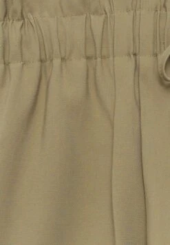 PULL & BEAR Basic Bermuda - Shorts - Khaki -Pull & Bear a0351c8f8aa34aa88da41977025da2de