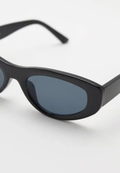PULL & BEAR Cateye- Occhiali Da Sole - Black -Pull & Bear a082acb3ba034702ae470dd611e04ed5