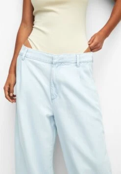 PULL & BEAR Darted Jeans A ZampaStone Blue Denim Donna Jeans PUC21N0LI-K11 12 PULL & BEAR Darted Jeans A ZampaStone Blue Denim Donna Jeans PUC21N0LI-K11 -Pull & Bear a0d999f6f7c44097bb838536e7d44403