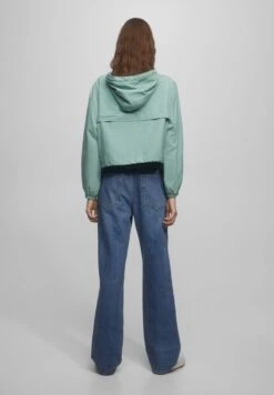 PULL & BEAR With PocketsGiacca LeggeraGreen Donna Giacche E Blazer PUC21G0GP-M11 -Pull & Bear a1eda9bce3e64342b32753c61b30105a