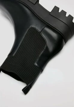 PULL & BEAR TronchettiBlack Donna Stivaletti PUC11N03O-Q11 -Pull & Bear a4c0ea7245754237bb3f59ff77fa662c