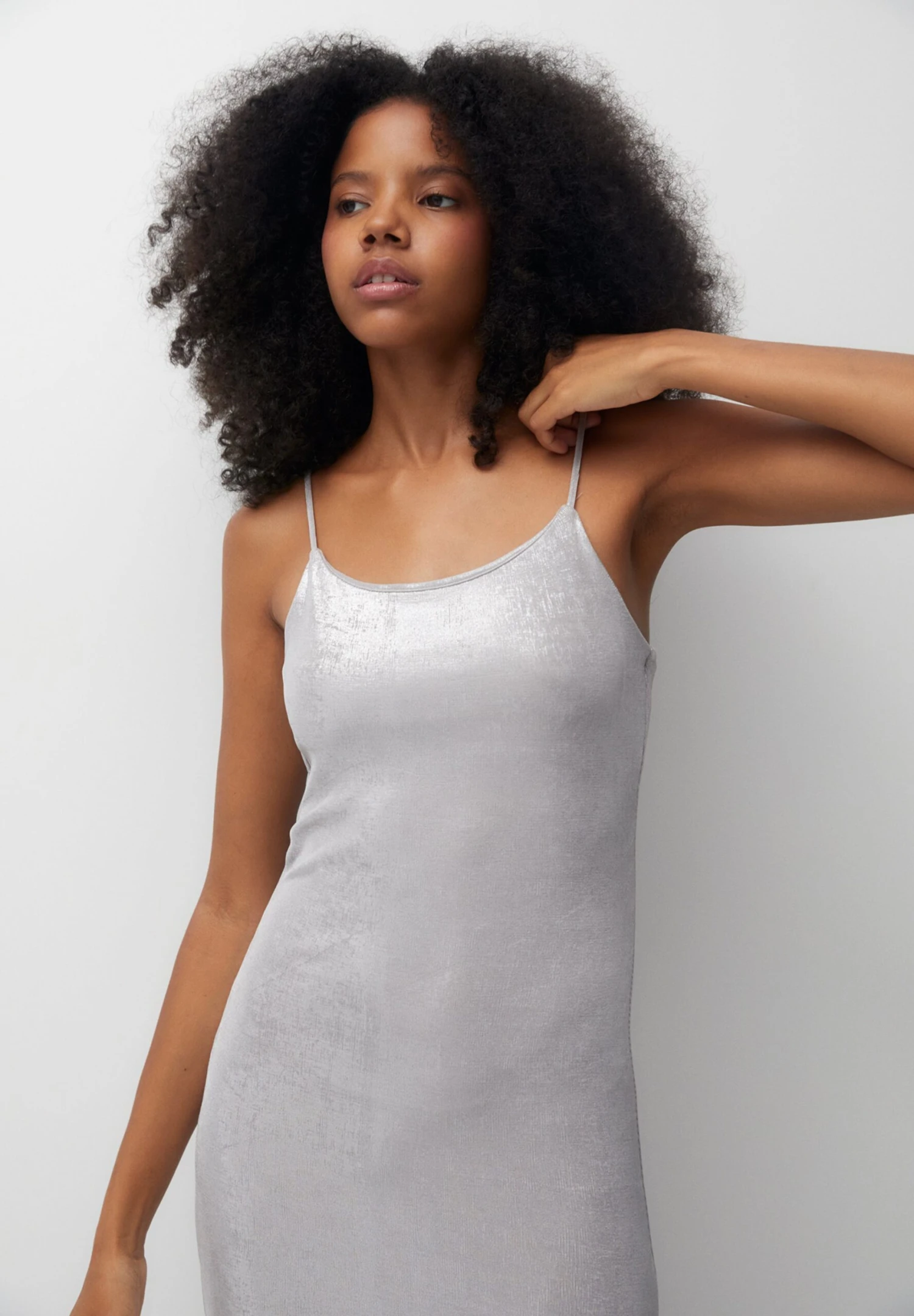 PULL & BEAR Strappy Long Vestito LungoSilver Coloured Donna Vestiti PUC21C164-D11 6 PULL & BEAR Strappy Long Vestito LungoSilver Coloured Donna Vestiti PUC21C164-D11 - immagine 4