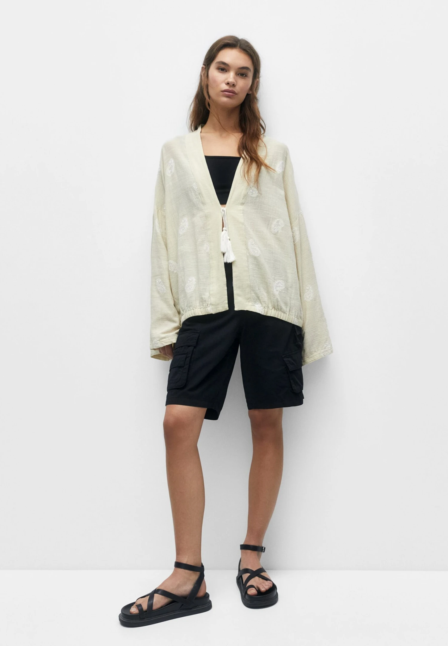 PULL & BEAR Rustic With EmbroideryGiacca LeggeraWhite Donna Giacche E Blazer PUC21G0I1-A11 4 PULL & BEAR Rustic With EmbroideryGiacca LeggeraWhite Donna Giacche E Blazer PUC21G0I1-A11 - immagine 2