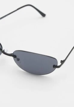 PULL & BEAR OvalOcchiali Da SoleBlack Donna Occhiali Da Sole PUC51K01L-Q11 -Pull & Bear ac1a33f751ed4abf9b8ca79e07f40a0f