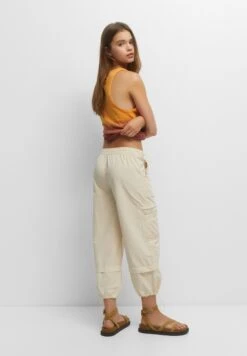 PULL & BEAR ParachuteCapriPantaloniSand Donna Pantaloni PUC21N0LP-B11 -Pull & Bear b17d411f456047feb44998e8ee58c66d