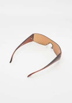 PULL & BEAR Narrow VisorOcchiali Da SoleLight Brown Donna Occhiali Da Sole PUC51K01J-O11 9 PULL & BEAR Narrow VisorOcchiali Da SoleLight Brown Donna Occhiali Da Sole PUC51K01J-O11 -Pull & Bear b5604d9656294eb891da2ed492ac6c9c