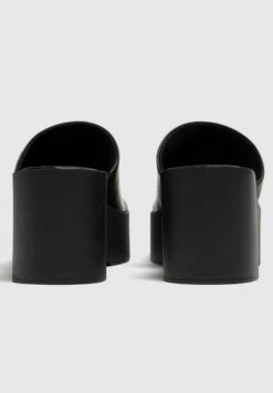 PULL & BEAR PlatformCiabattineBlack Donna Ciabatte E Zoccoli PUC11A0L0-Q11 -Pull & Bear b7129b8c1db64ddf81c63524f7e924ed