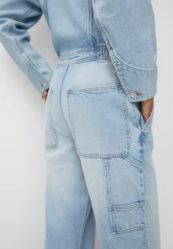 PULL & BEAR Vintage-Fit Long Tuta JumpsuitLight Blue Denim Donna Tute Jumpsuit PUC21T0AH-K11 11 PULL & BEAR Vintage-Fit Long Tuta JumpsuitLight Blue Denim Donna Tute Jumpsuit PUC21T0AH-K11 -Pull & Bear b8d530071b7244db83cbc592b5f7b8bf