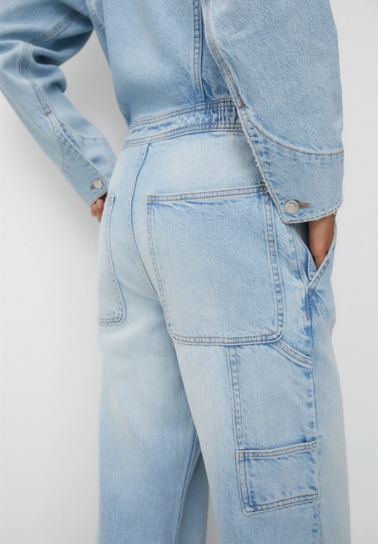 PULL & BEAR Vintage-Fit Long Tuta JumpsuitLight Blue Denim Donna Tute Jumpsuit PUC21T0AH-K11 6 PULL & BEAR Vintage-Fit Long Tuta JumpsuitLight Blue Denim Donna Tute Jumpsuit PUC21T0AH-K11 - immagine 4